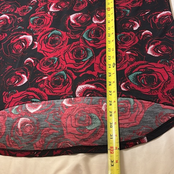 LuLaRoe Irma Red Roses on Black Tunic 2XS (Small) - Picture 5 of 8